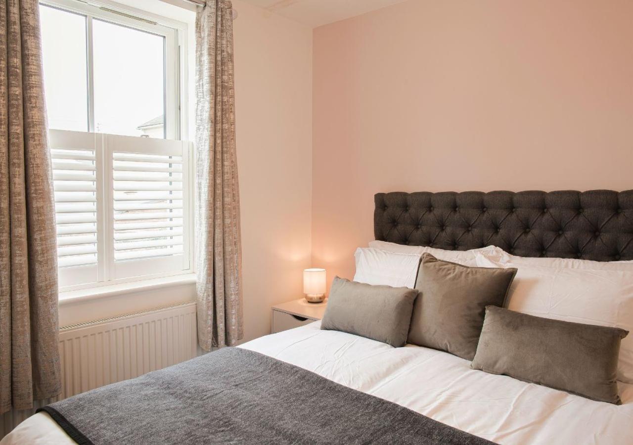 Stunning 2 Bed With Private Patio And Free Parking