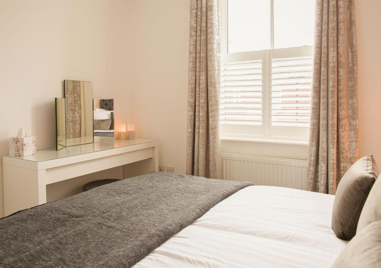 Holiday home Stunning 2 Bed With Private Patio And Free Parking Cheltenham