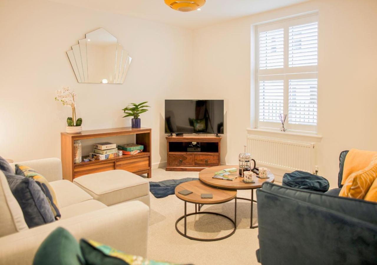 Stunning 2 Bed With Private Patio And Free Parking